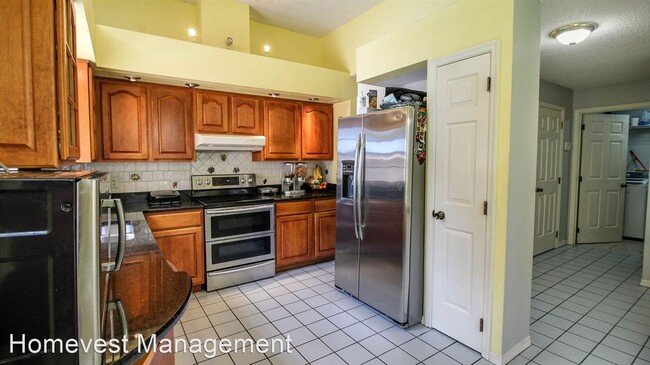 Building Photo - 3 br, 2.5 bath House - 913 Red Dandy Drive