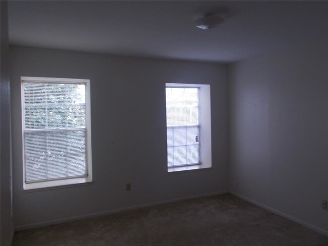 Foto del edificio - 355 N Post Oak Ln