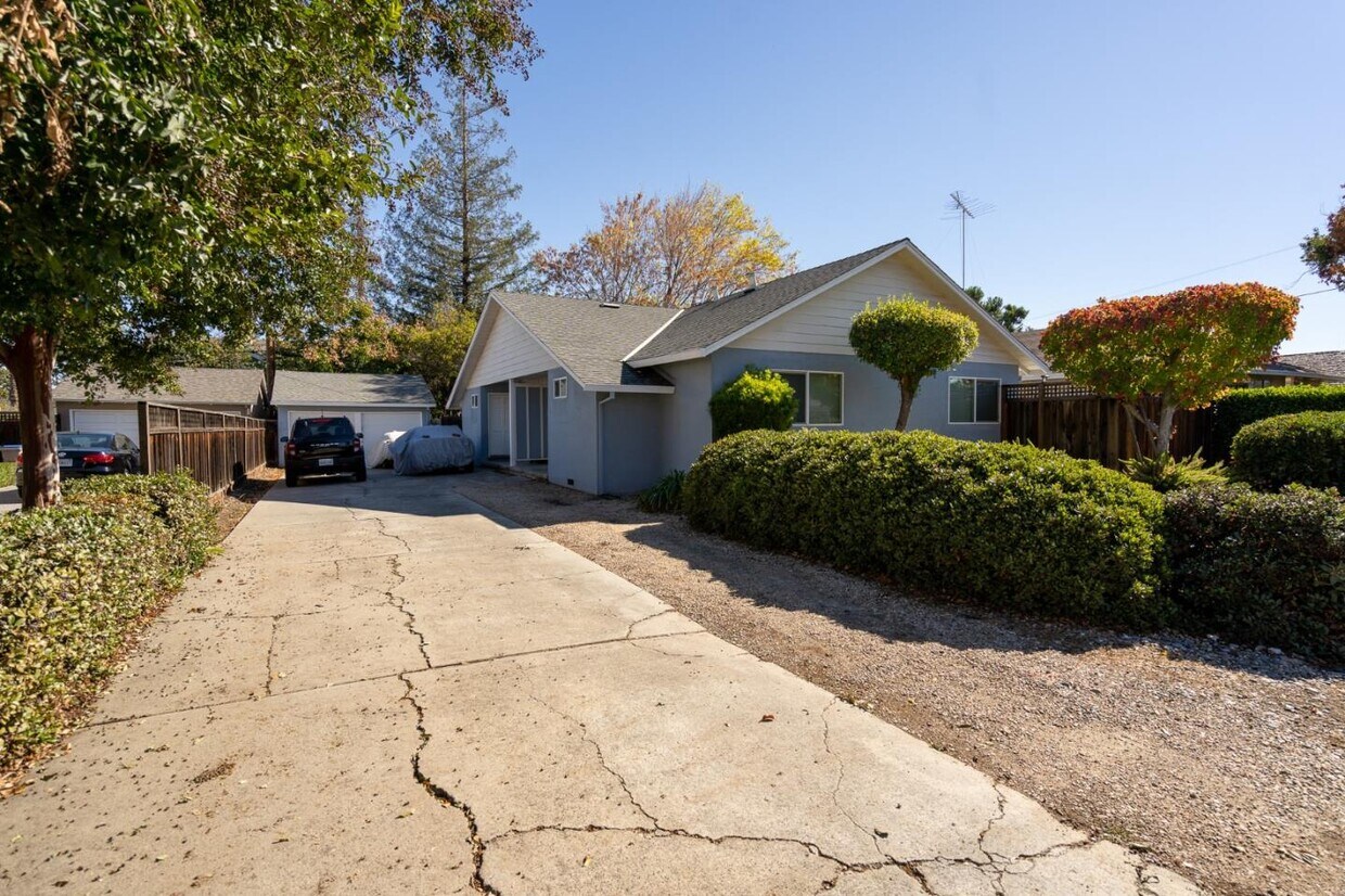 Primary Photo - 650 Cypress Ave