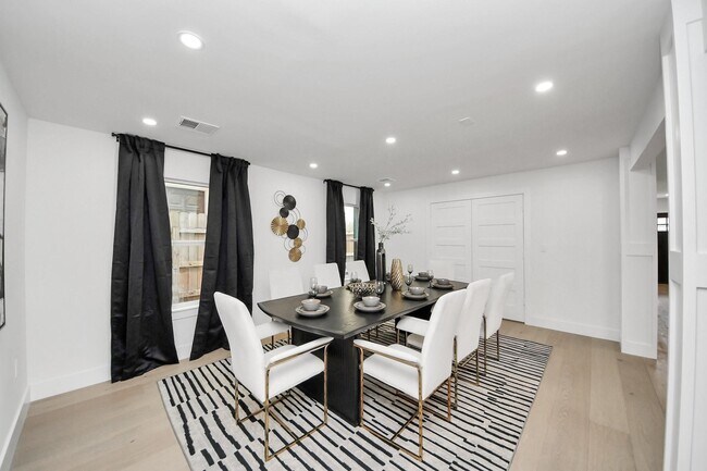 Foto del edificio - 1111 E 27th St