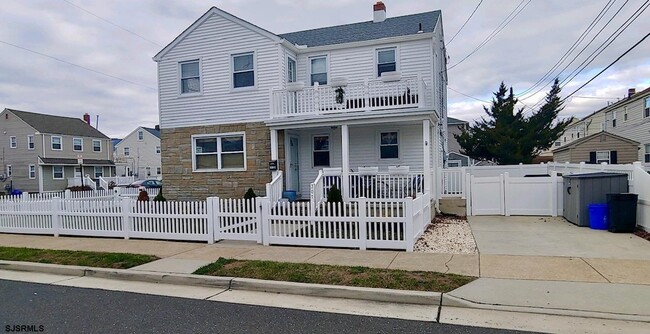 Building Photo - 301 N Harding Ave
