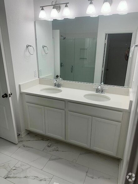 Building Photo - 8247 Bayliss Ct