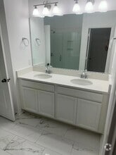 Building Photo - 8247 Bayliss Ct