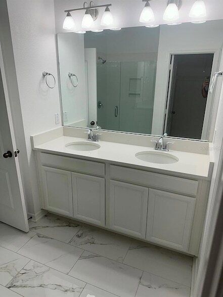 Foto principal - 8247 Bayliss Ct