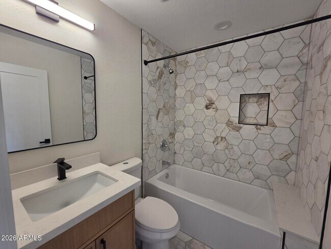 Building Photo - 824 N 11th Ave