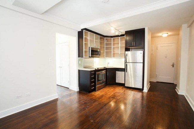 Building Photo - 210 W 70th St
