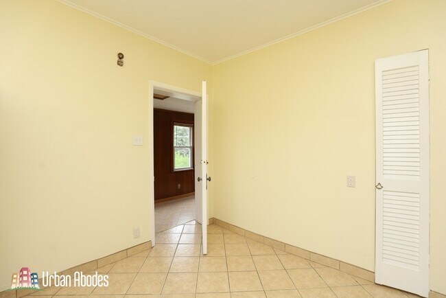 Building Photo - 5215 N Laporte Ave