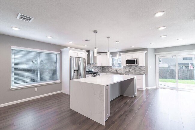 Foto del edificio - 8319 Columbia Falls Dr