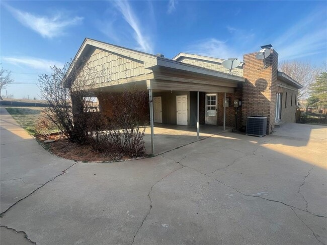 Building Photo - 1202 Kaiser