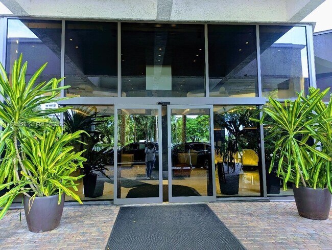 Foto del edificio - 3300 NE 191st St