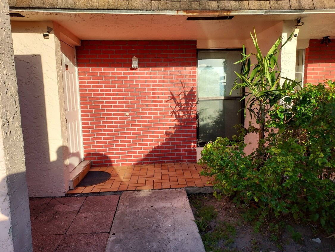 820 SW 73rd Ave Unit 820, North Lauderdale, FL 33068 Condo for Rent