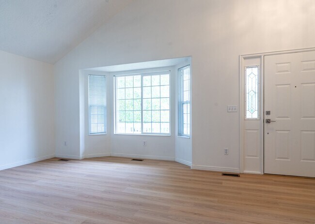 Foto del edificio - Beautiful Remodeled Home In Great Clinton Area