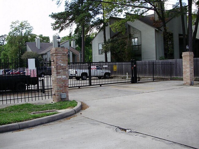 Foto del edificio - 17401 Red Oak Dr