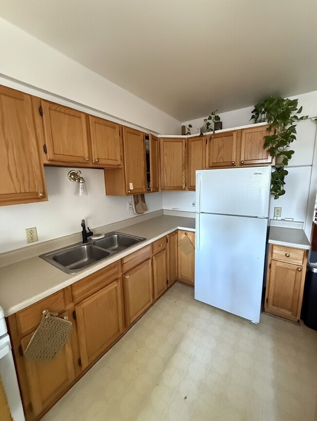 Cocina - 933 College Ave