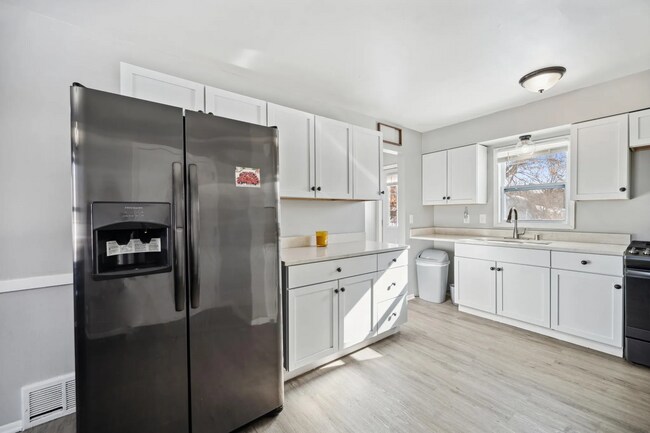 Foto del edificio - 348 109th Ave NE