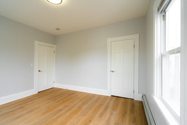 Foto del edificio - 325 Hurley St