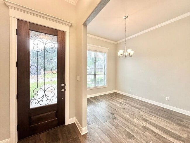 Building Photo - Available Now! Stunning 3 Bedroom 2 Bath i...