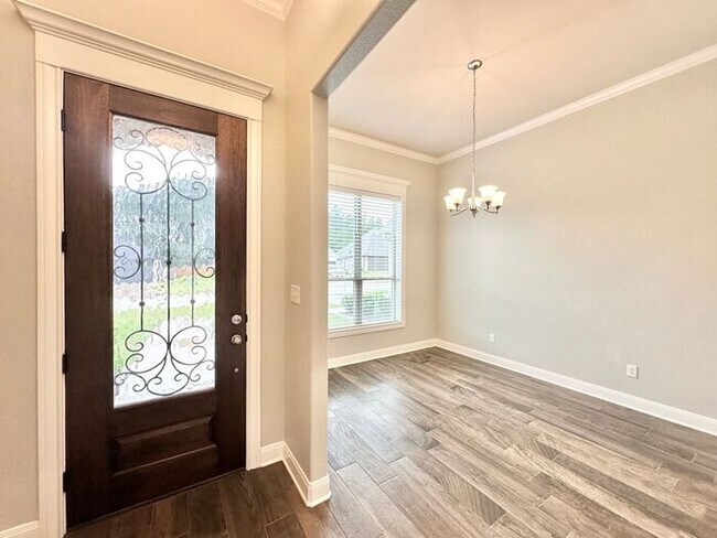 Foto del edificio - Available Now! Stunning 3 Bedroom 2 Bath i...