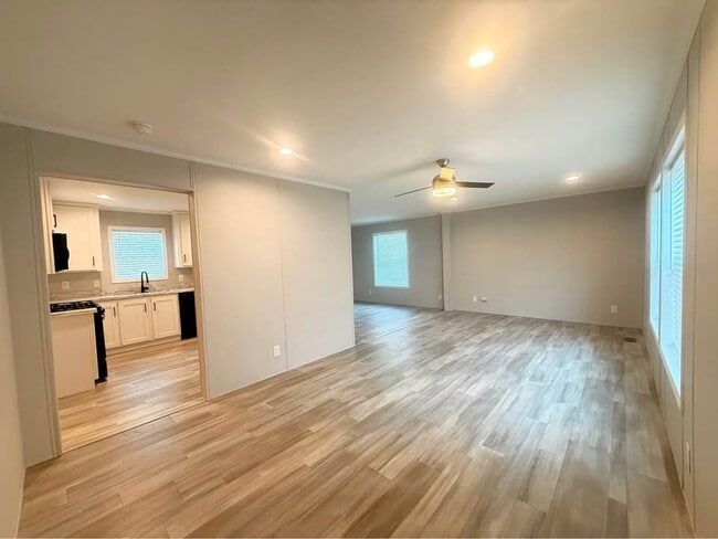 Building Photo - 29805 Jamestown Dr
