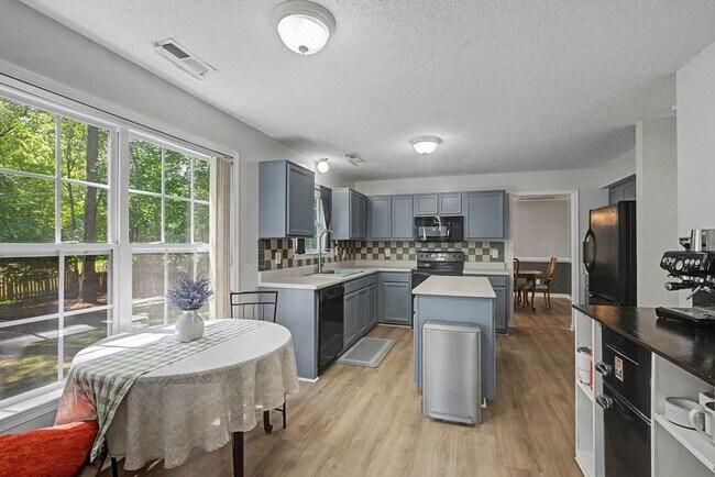Foto del edificio - Longhill Station-September Rental