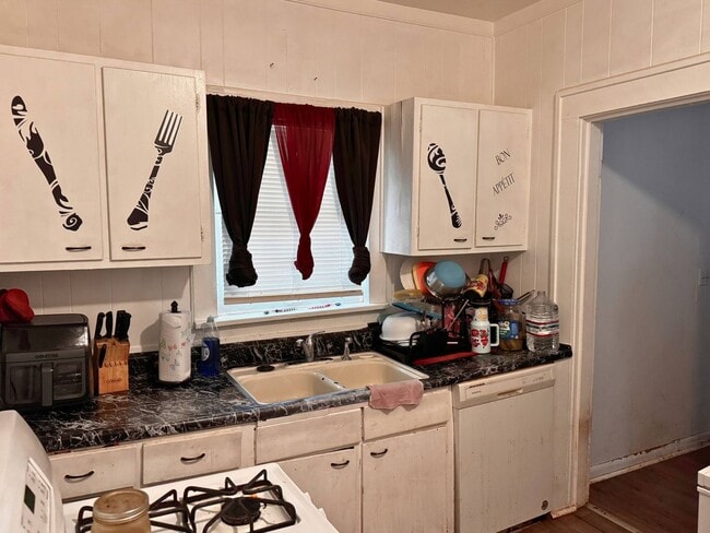 Building Photo - Spacious 2 bed, 1 bath home in Highland!