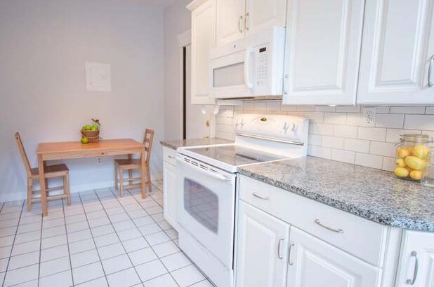 Building Photo - 155 Strathmore Rd