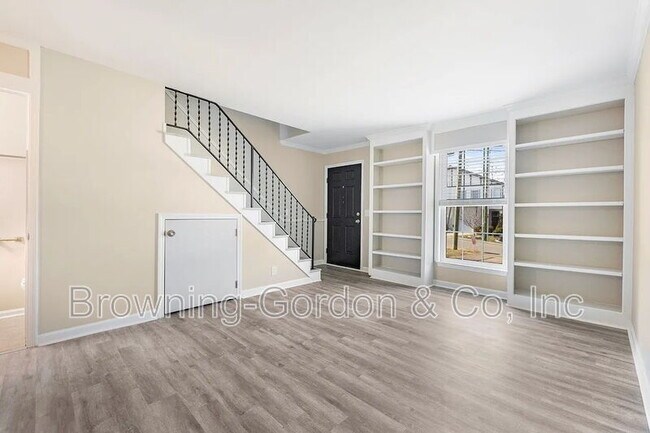 Foto del edificio - 2107A Burns St