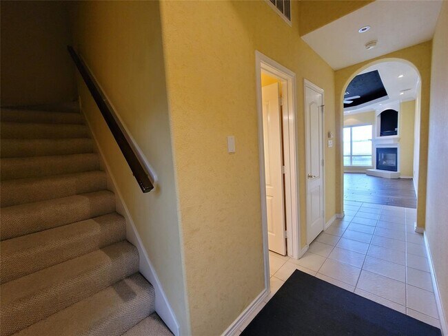 Foto del edificio - 16 Regency Point