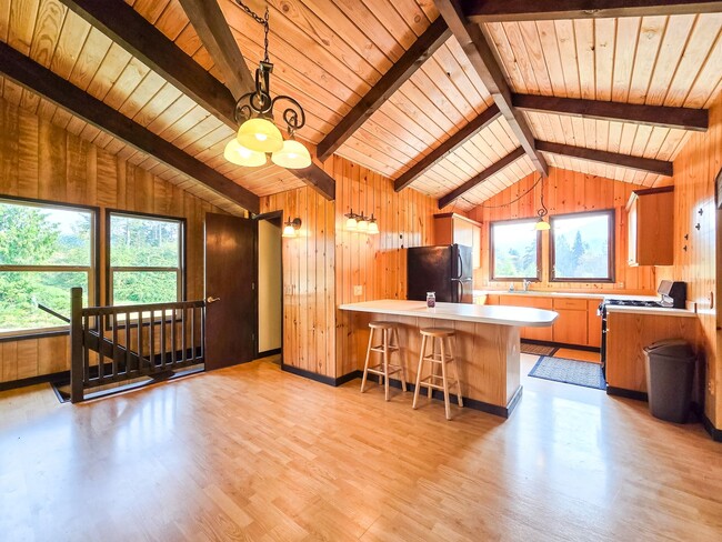 Building Photo - AVAILABLE NOW - Charming Countryside Studio