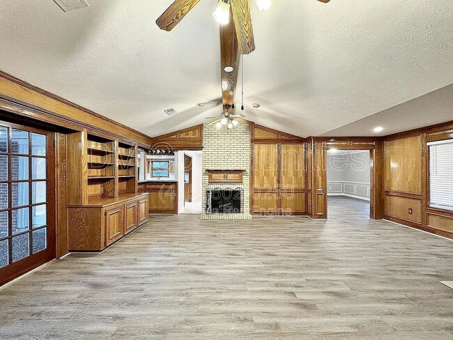 Building Photo - 4807 Country Club View