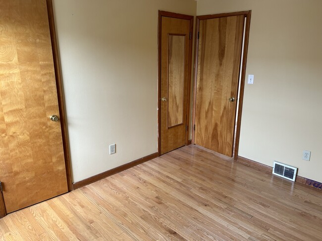 Building Photo - 104 S Lowell Ave