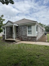 Building Photo - 824 S Water St
