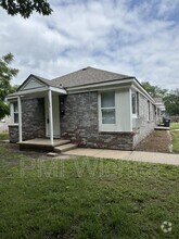 Building Photo - 824 S Water St