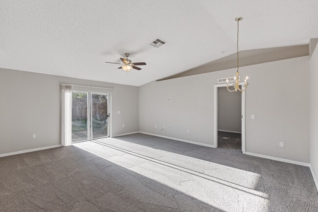 Foto del edificio - Charming home for RENT in Groveland