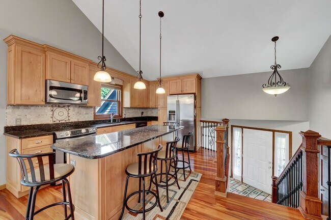 Foto del edificio - 2205 Comstock Ln N