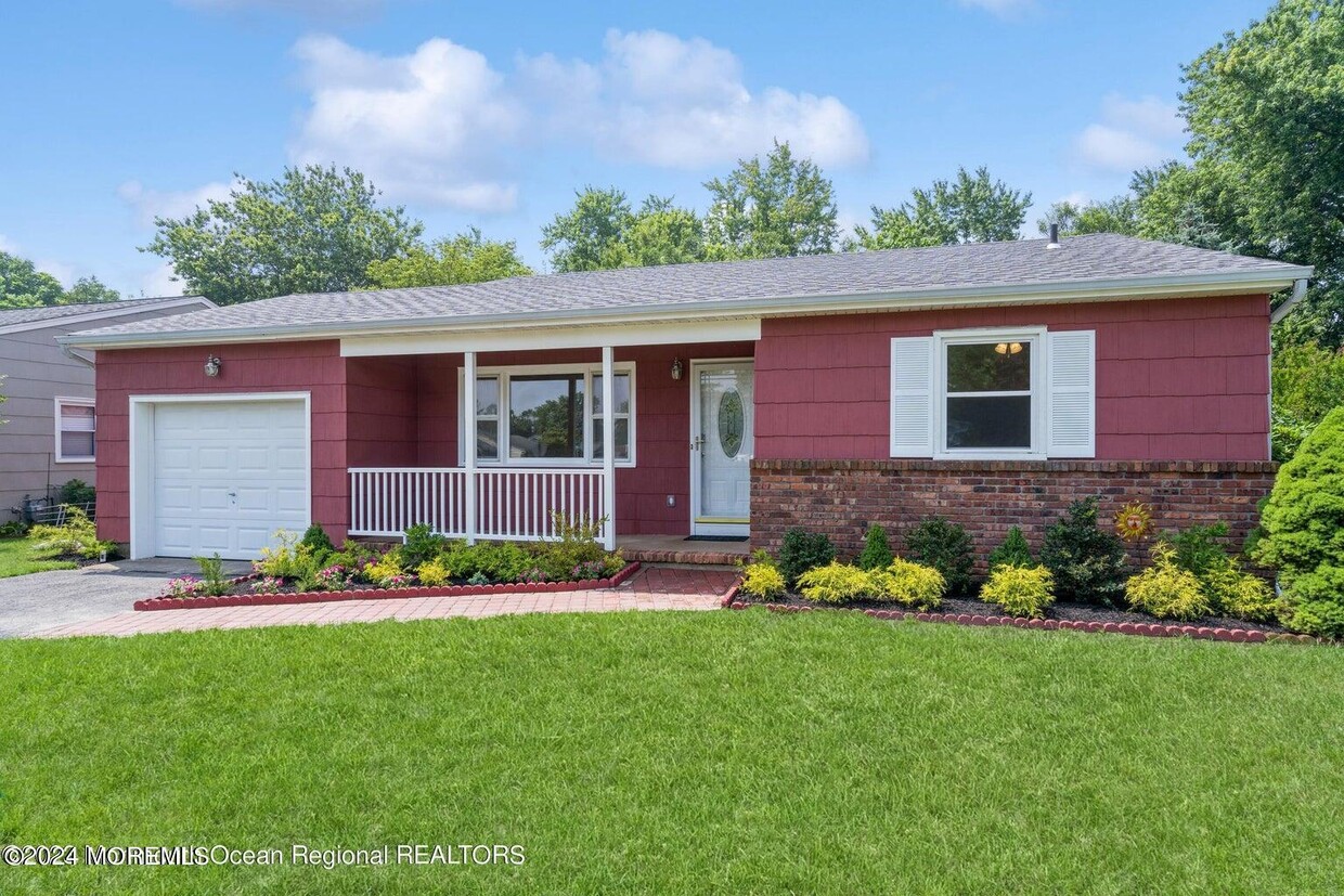 Foto principal - 15 Westbrook Dr