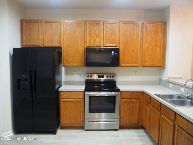 Foto del edificio - 12301 Kernan Forest Blvd