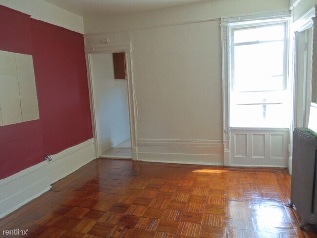 Building Photo - 2 br, 1 bath Townhome - 285 New York Ave