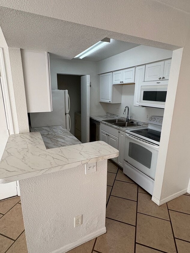 Foto principal - 1/1 Condo for Rent in Fort Myers