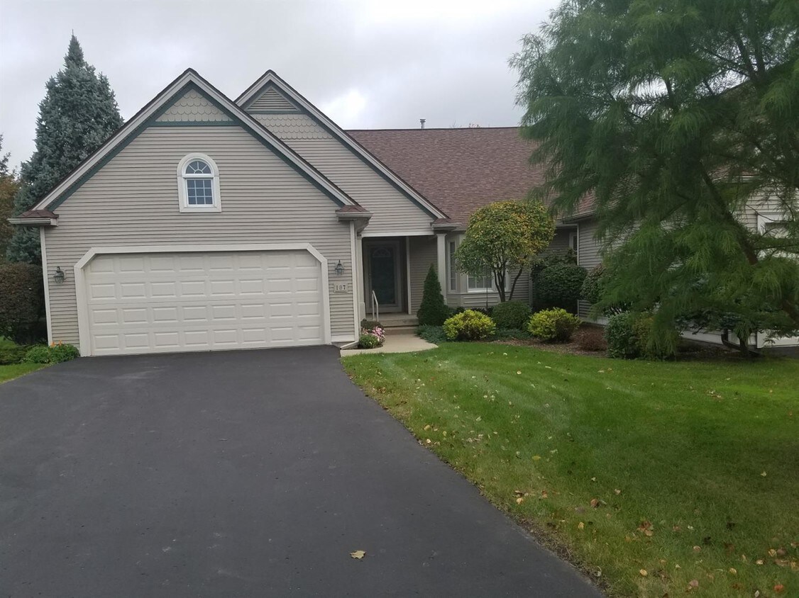 Primary Photo - 107 Willow Ct