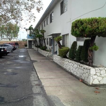 Building Photo - 9509-9511 Flower St