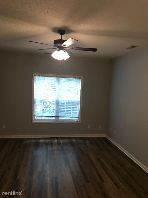 Building Photo - 2 br, 2.5 bath Townhome - 21036 N Main St