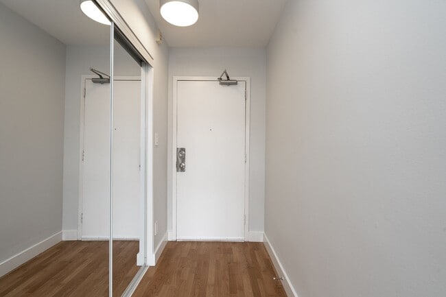 Building Photo - 800 Richmond St W