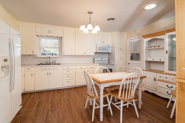 Cocina - 1006 S 3rd St