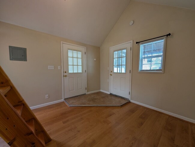 Foto del edificio - Great Studio Near Willamette ~ All Utilities Included!