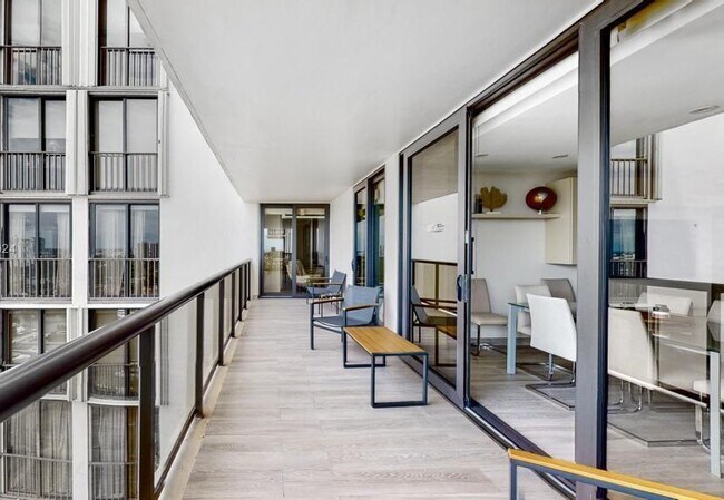 Foto del edificio - 19667 Turnberry Way