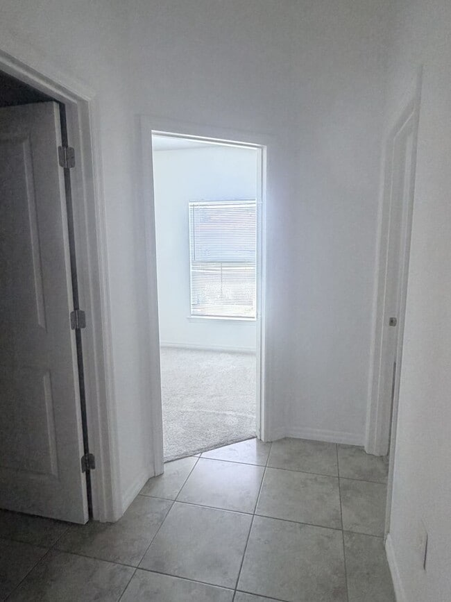 Foto del edificio - Fenced yard, 3/2 Single Family Home.  Rent Ready.