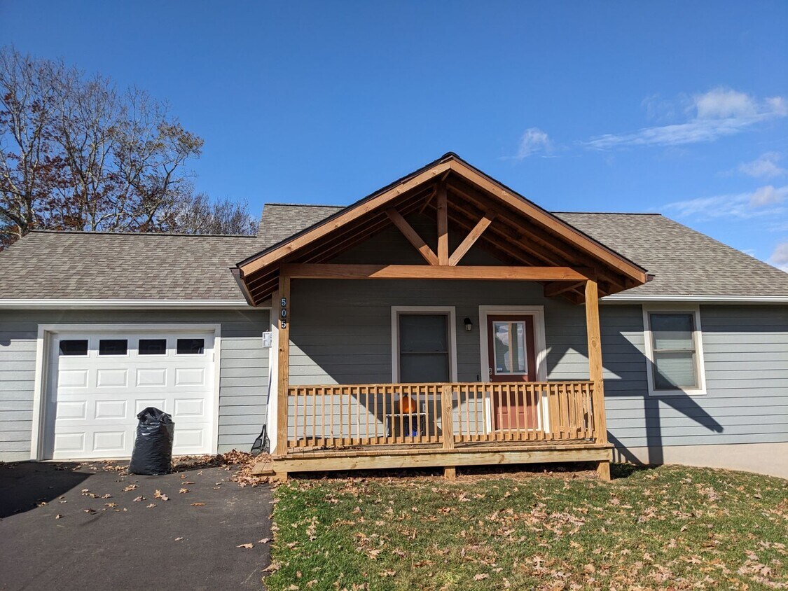 Foto principal - 505 Townhomes Pl