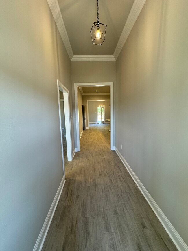 Building Photo - 785 Crozier Dr