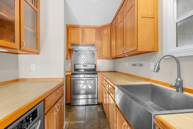 Foto del edificio - 4422 Up Chick St